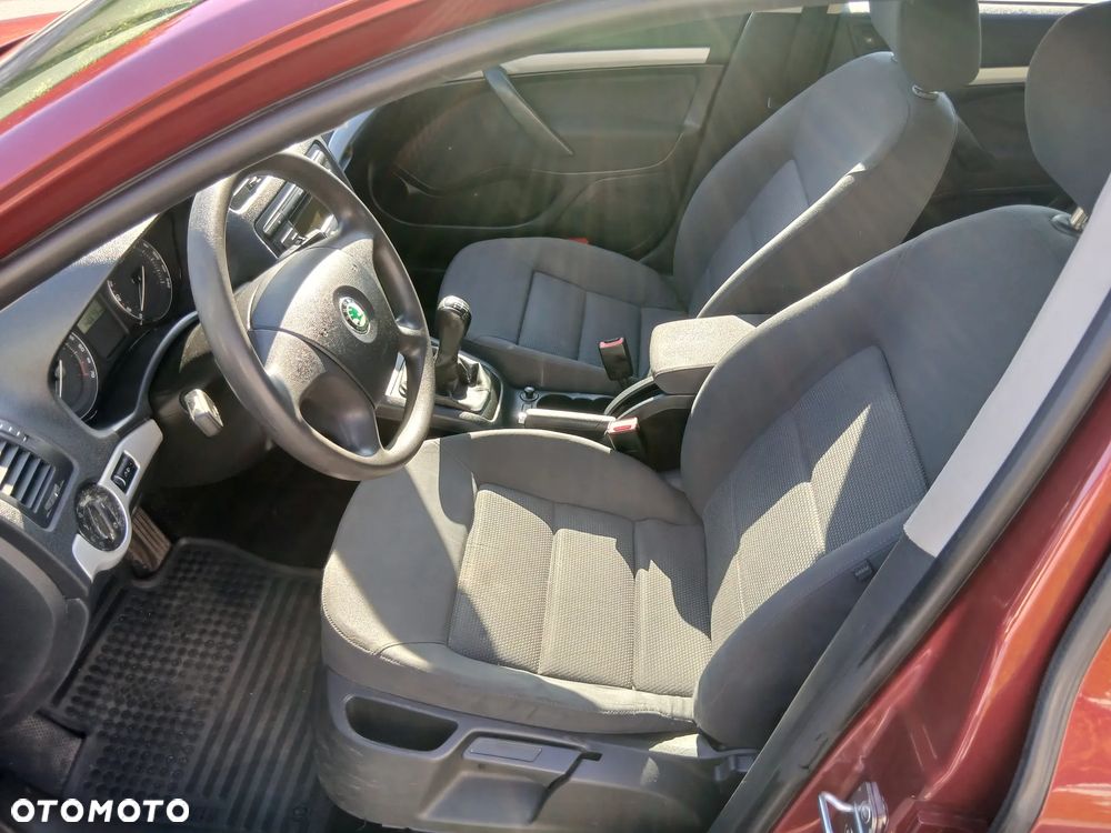 Skoda Octavia 1.6 Ambiente - 5