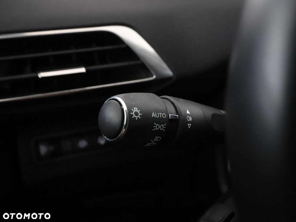Peugeot 3008 1.2 PureTech Allure Pack S&S EAT8 - 36