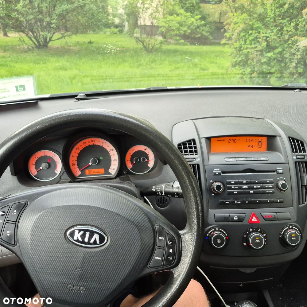 Kia Ceed - 8