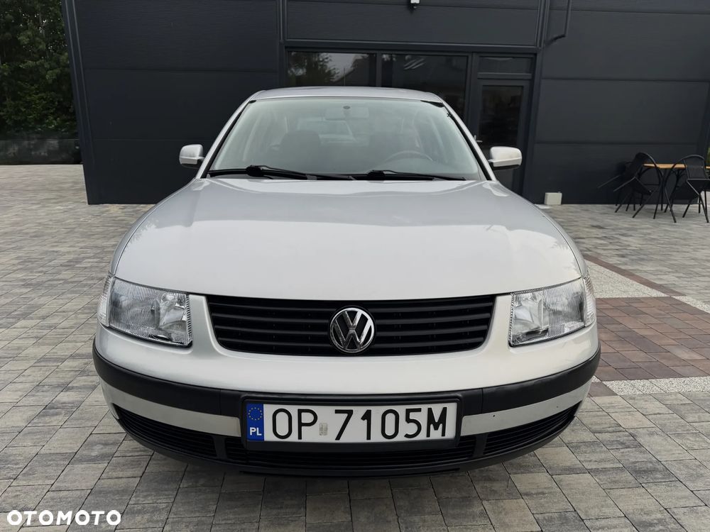 Volkswagen Passat 1.6 GL - 2