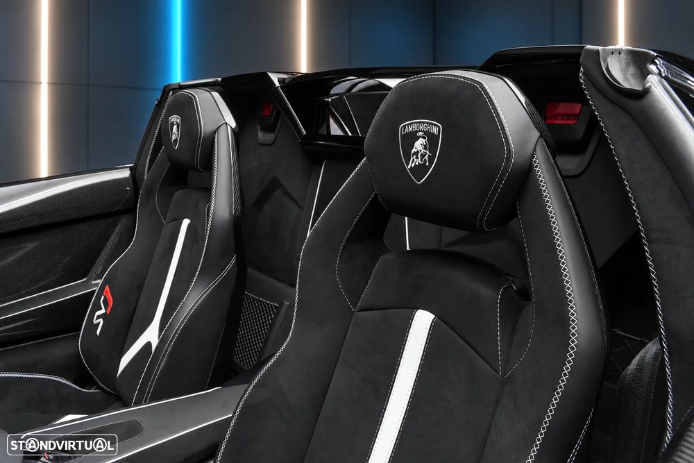 Lamborghini Aventador - 17