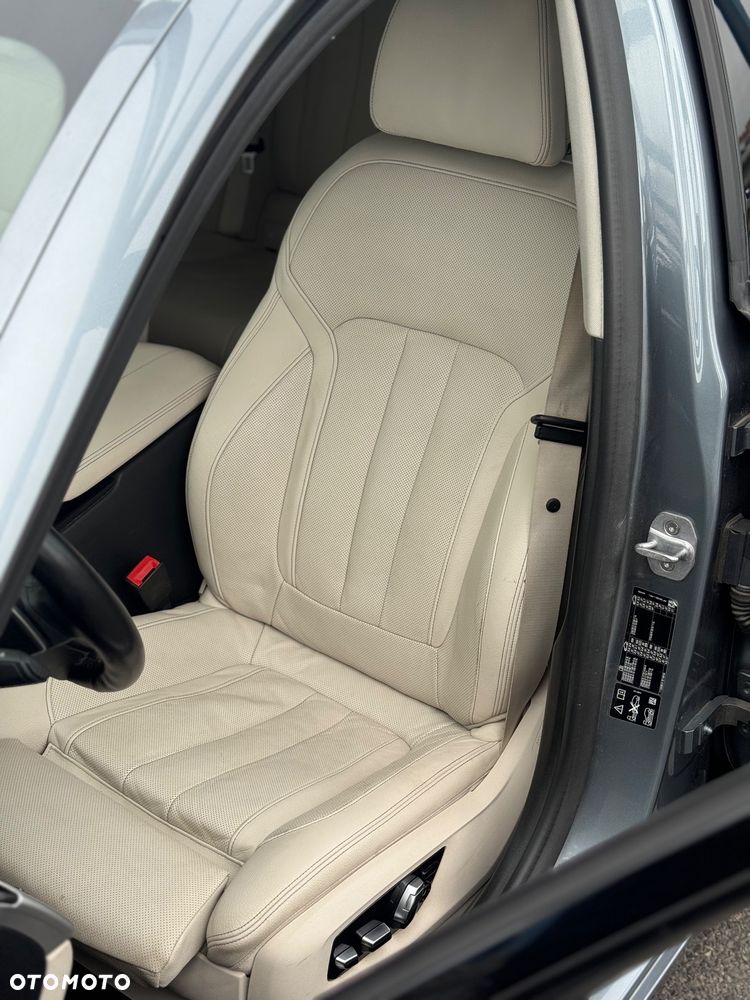 BMW Seria 5 530d xDrive Touring - 19