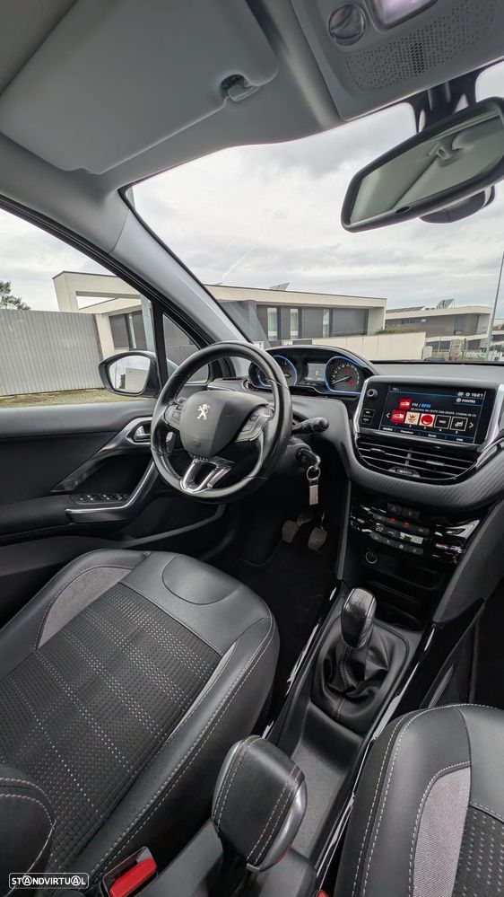 Peugeot 2008 1.2 PureTech Style - 9