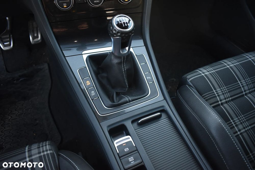 Volkswagen Golf 2.0 TDI BMT GTD - 12