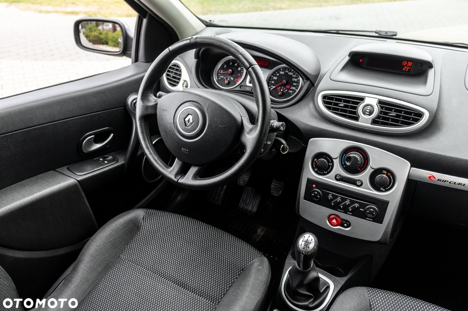 Renault Clio 1.2 16V Authentique - 16