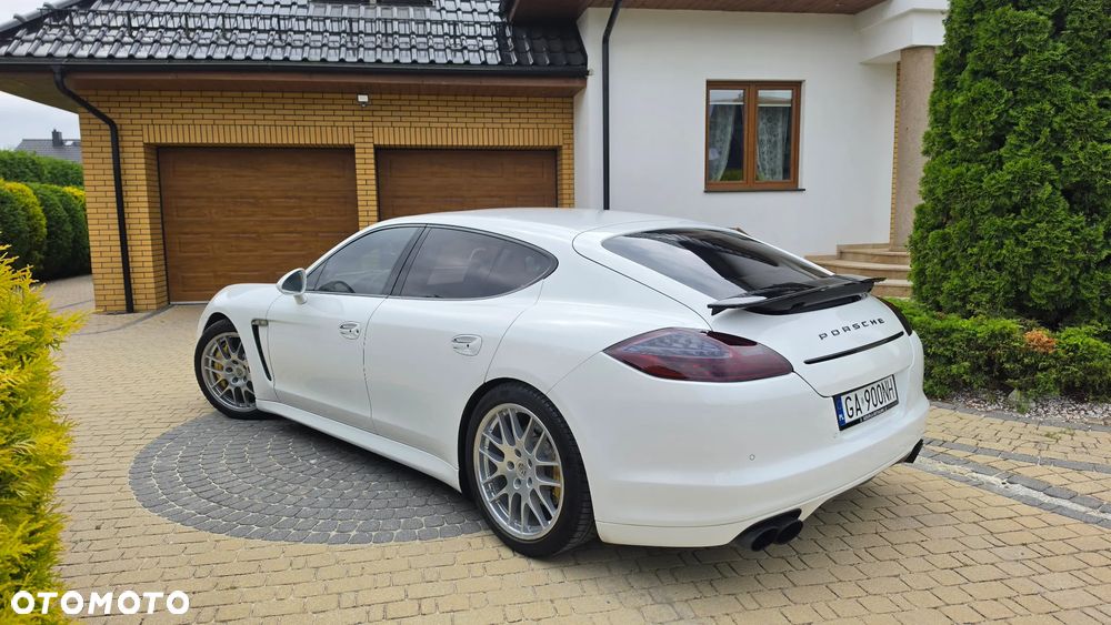 Porsche Panamera - 22