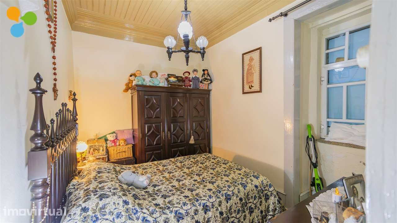 Prédio com 6 Utilizações Independentes no Centro do Tortosendo - Grande imagem: 4/45