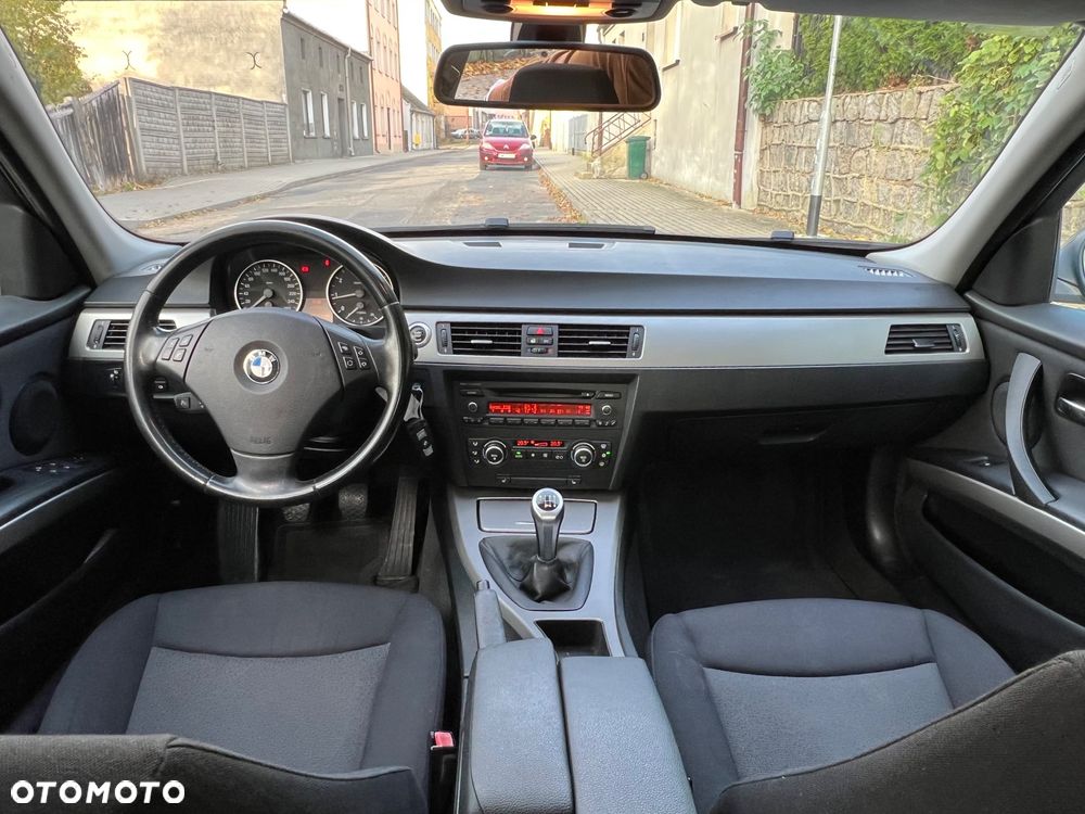 BMW Seria 3 ver-320i - 11