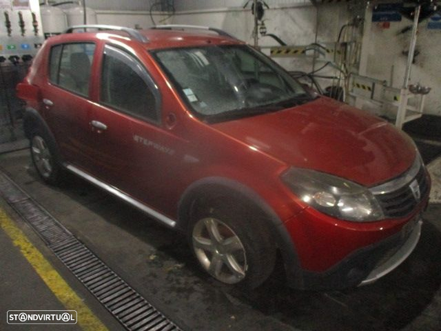 Carro MOT:  K9K 892 CXVEL: JR5346 DACIA SANDERO 2011 1.5DCI 90CV 5P VERMELHO DIESEL - 2