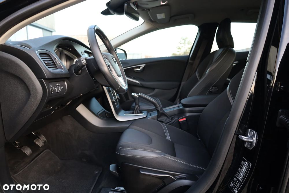 Volvo V40 T2 Linje Svart - 24