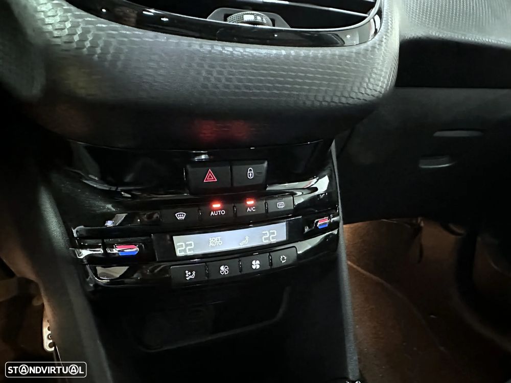 Peugeot 2008 1.2 PureTech GT Line - 33