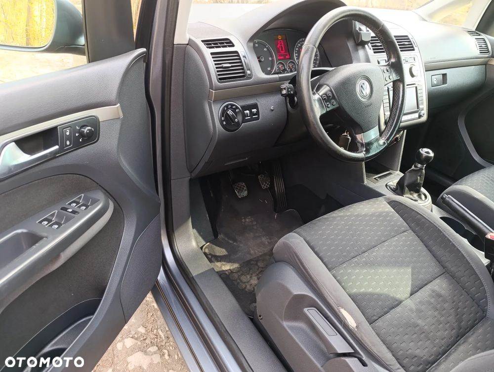 Volkswagen Touran - 22