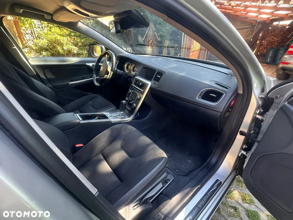 Volvo V60 D5 Geartronic Momentum - 13