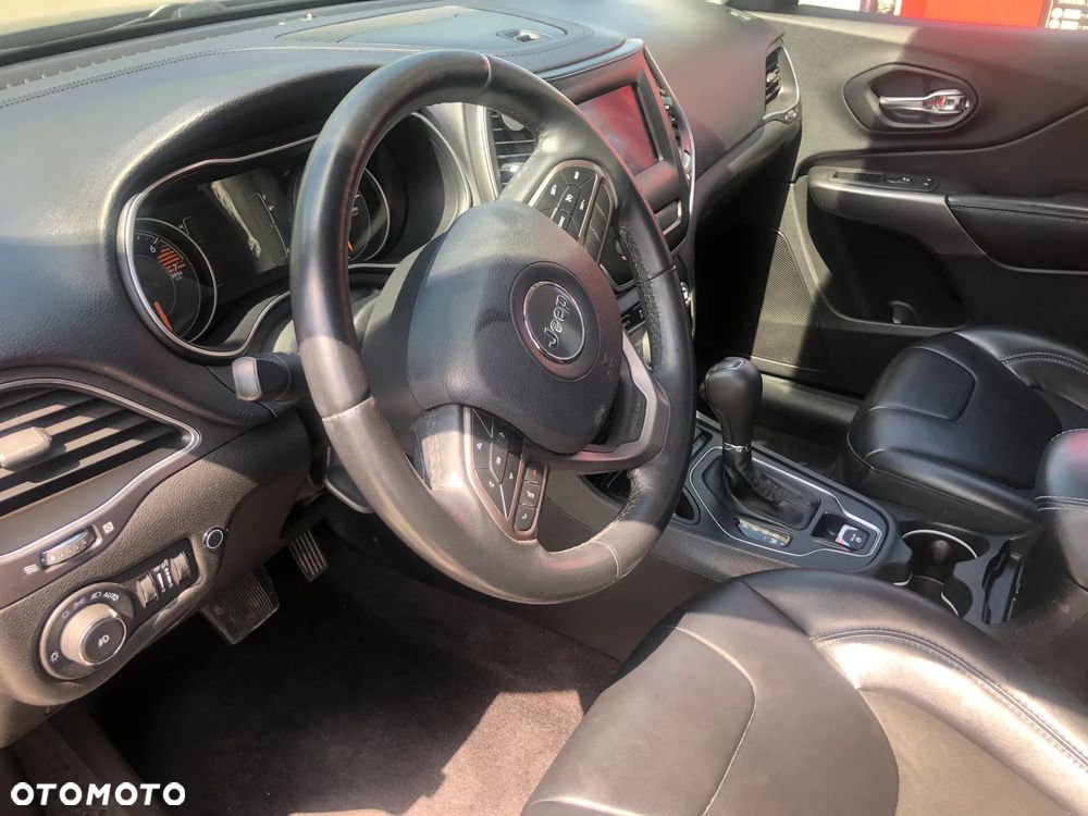 Jeep Cherokee - 13