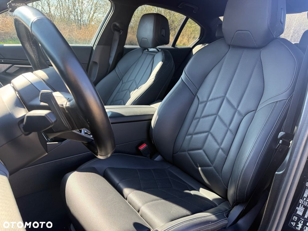 BMW Seria 5 520d xDrive mHEV - 9