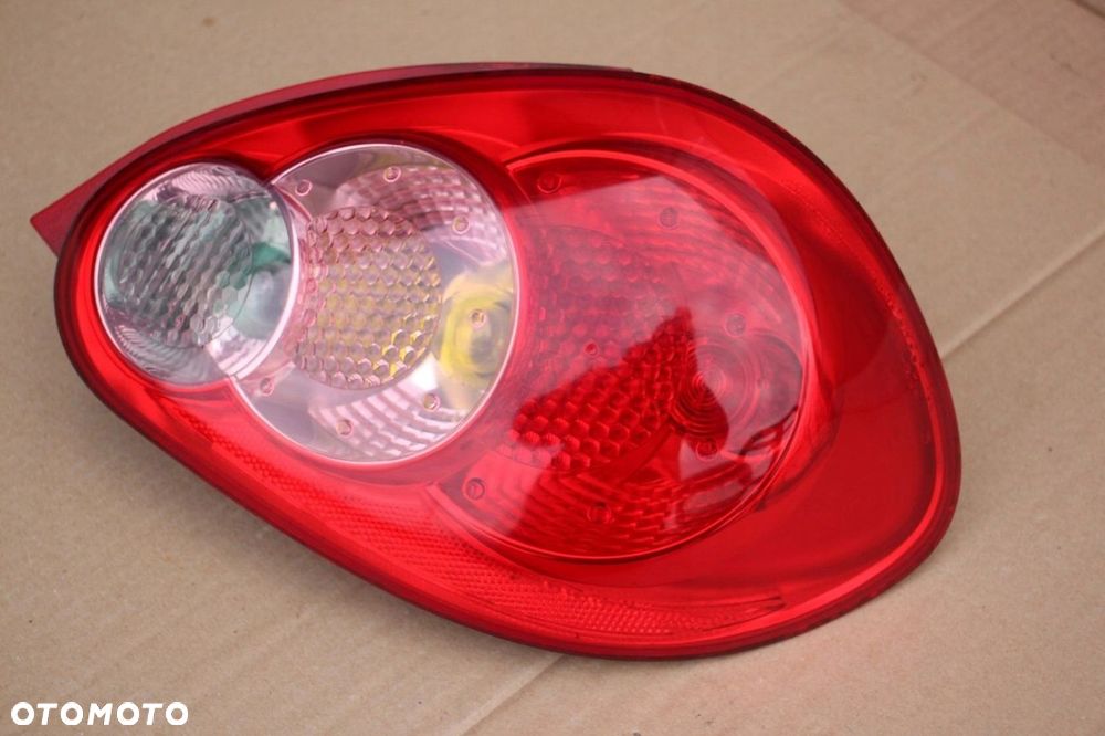 Lampa prawa PRAWY TYŁ oryginalna TOYOTA AYGO I 81550-0H020 - 2