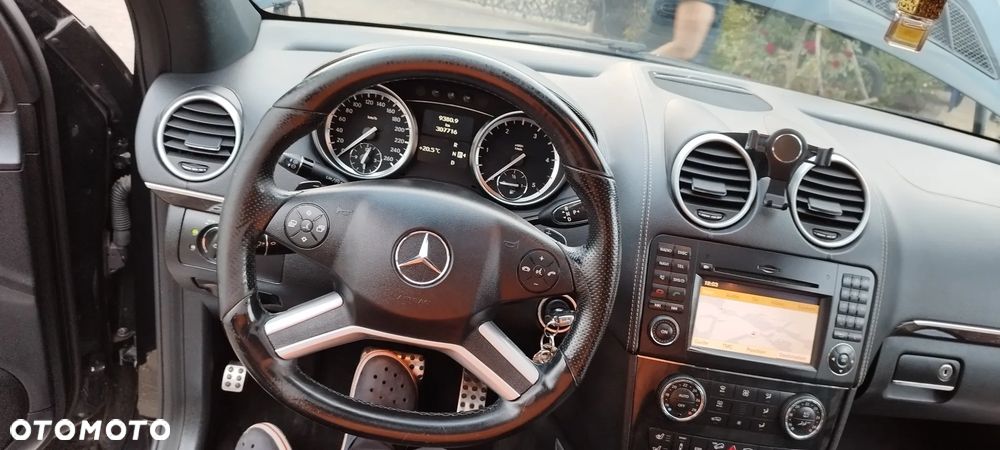 Mercedes-Benz ML - 25