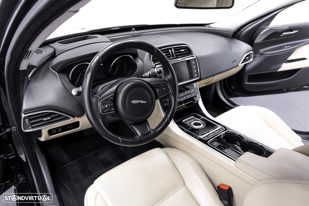 Jaguar XE 2.0 D Prestige Aut. - 38