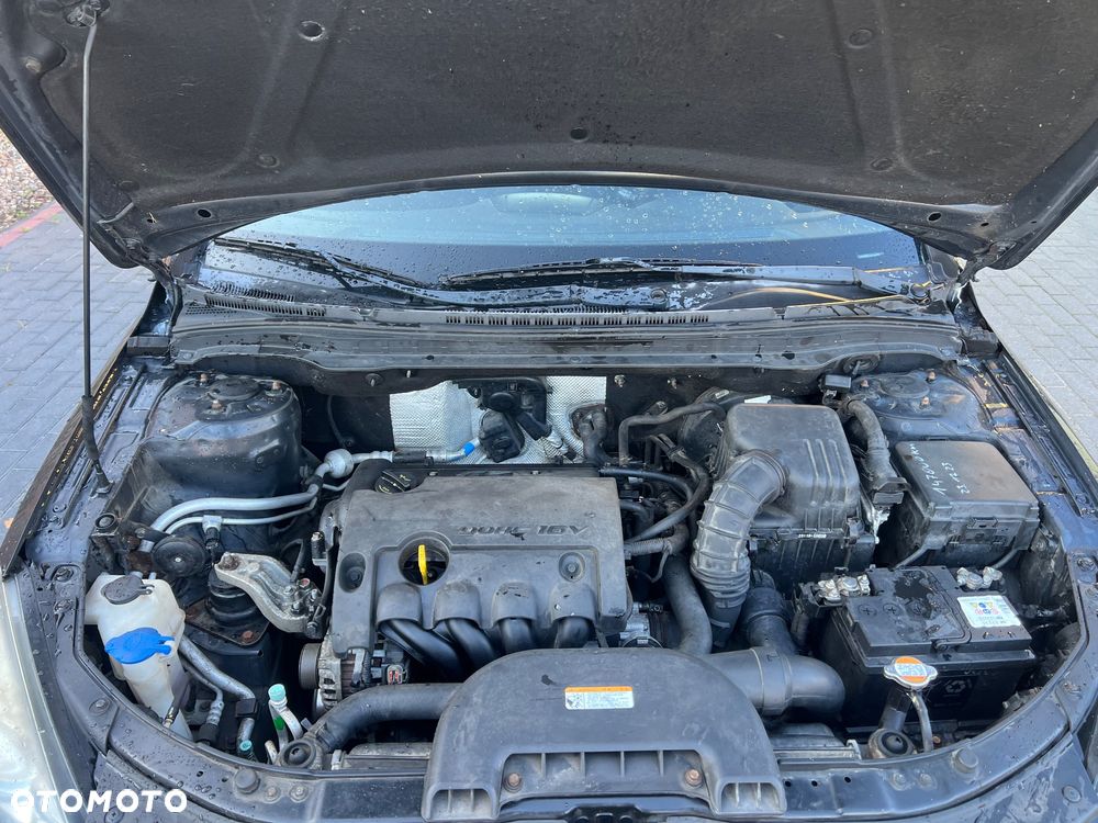 Hyundai i30 1.4 Base + - 17