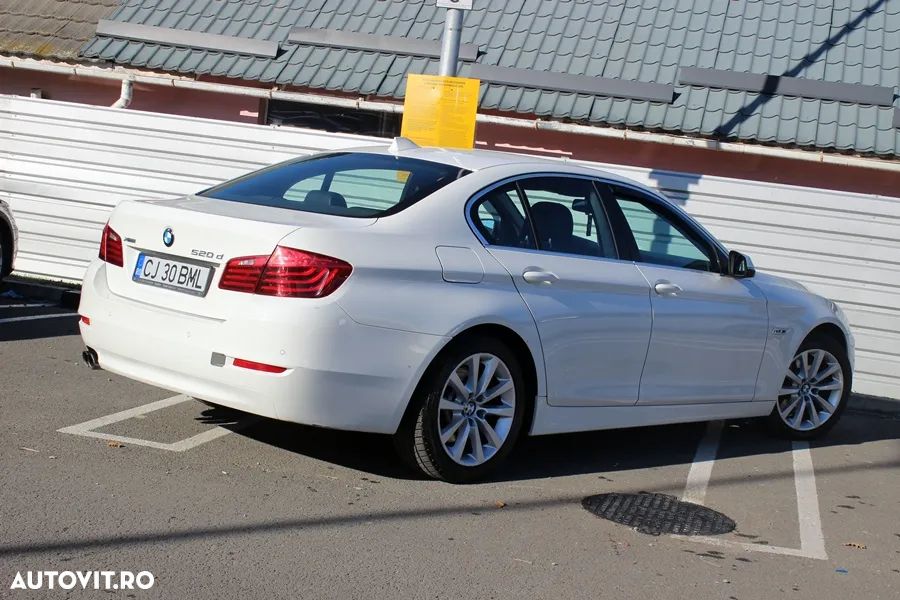 BMW Seria 5 525d xDrive AT - 9