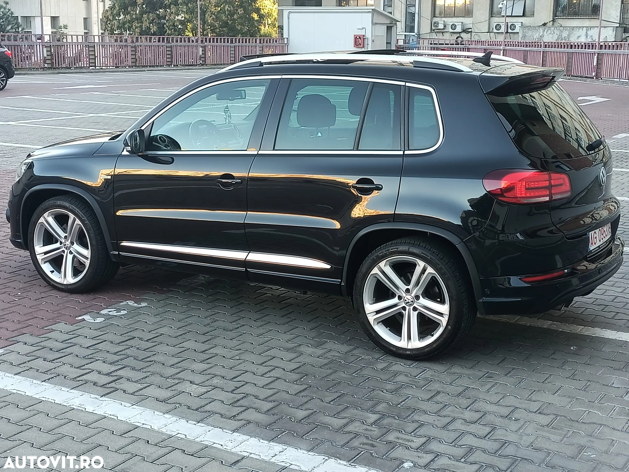 Volkswagen Tiguan 2.0 TDI DPF 4Motion BlueMotion Technology DSG CityScape - 12