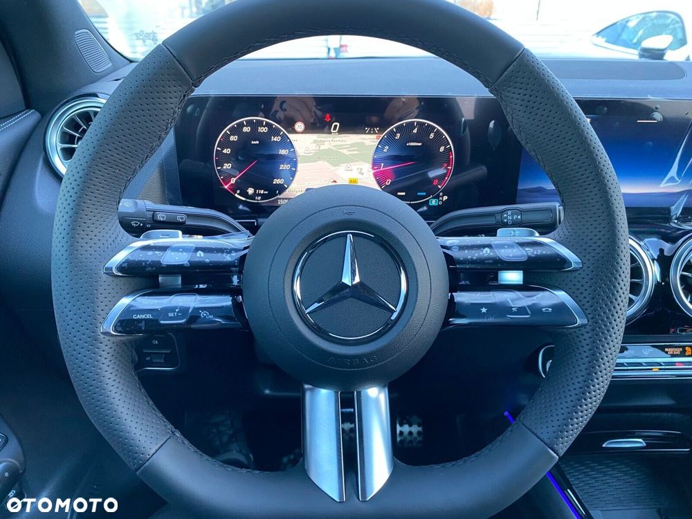 Mercedes-Benz GLA - 12