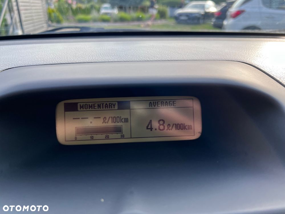 Toyota Avensis 2.0 D-4D Prestige - 8