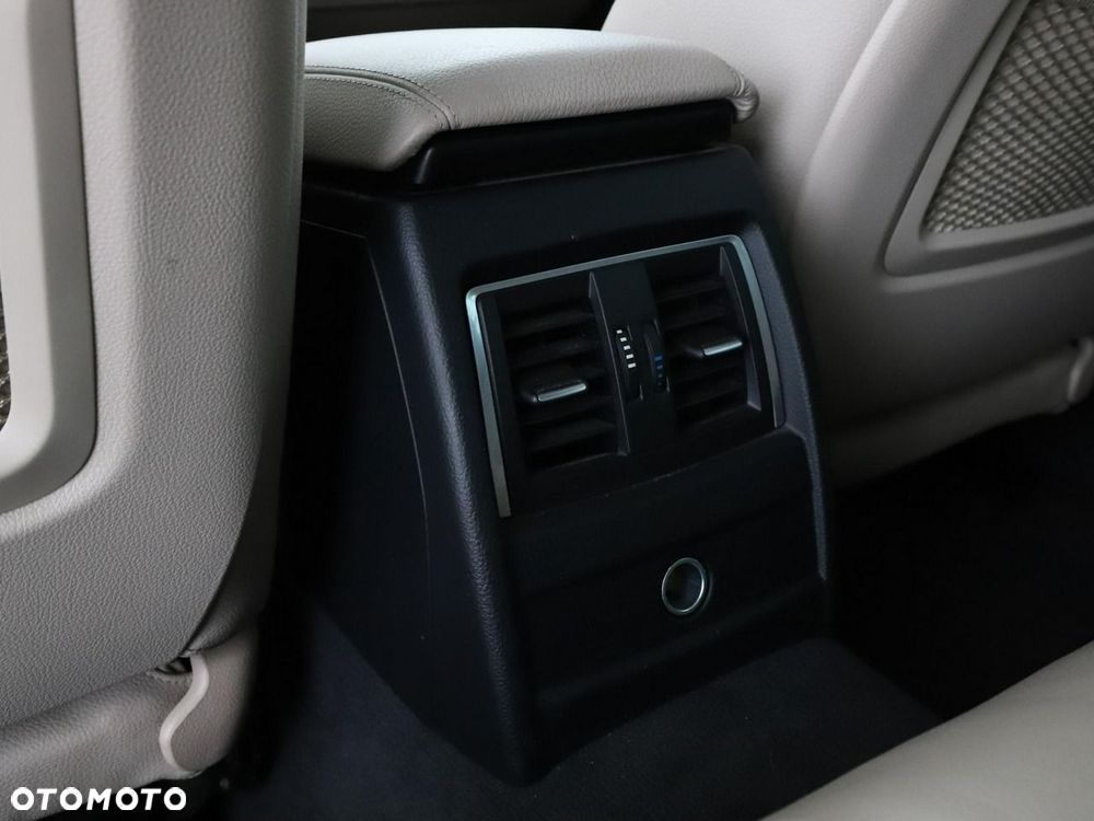 BMW Seria 3 330e iPerformance Luxury Line - 37