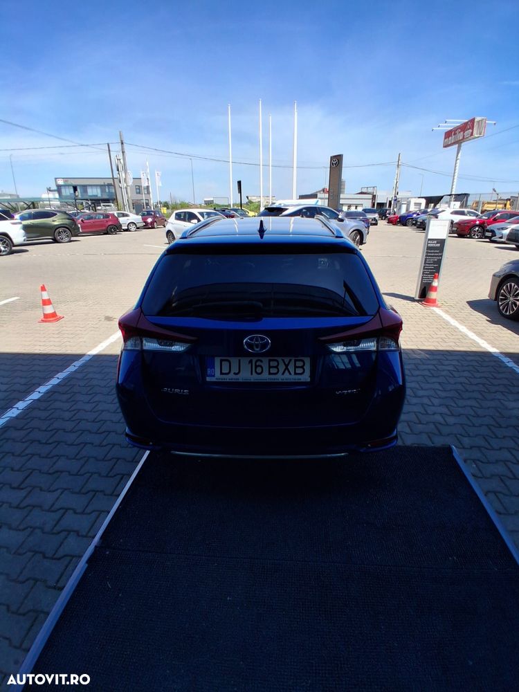 Toyota Auris 1.8 L VVT-i Sol + - 4