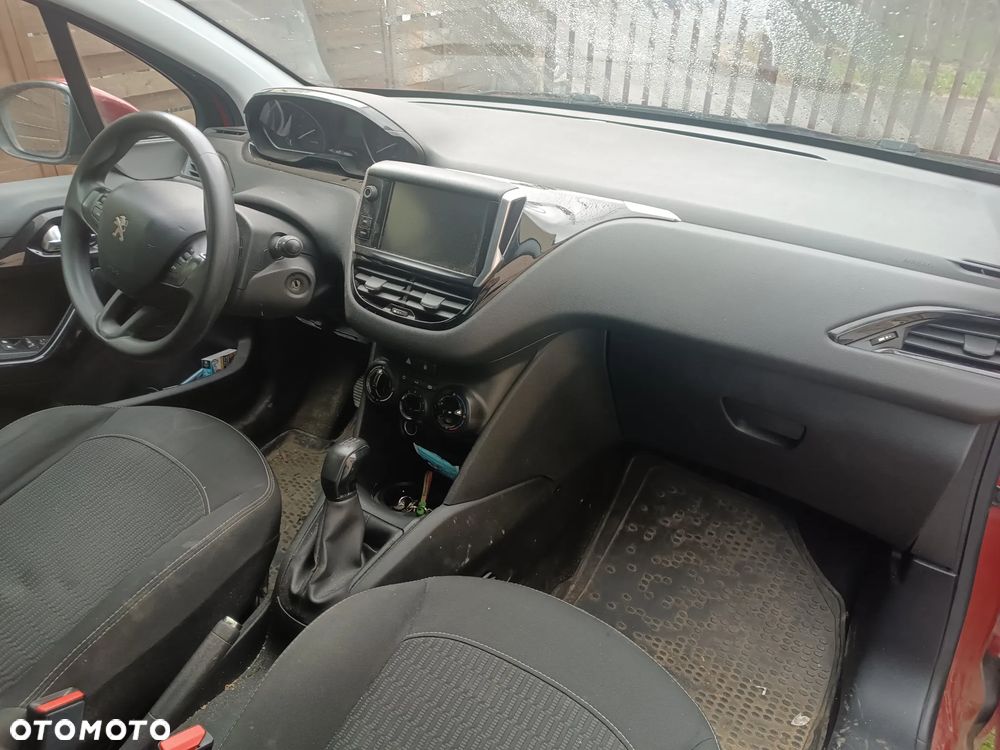 Peugeot 208 2016 photo 2