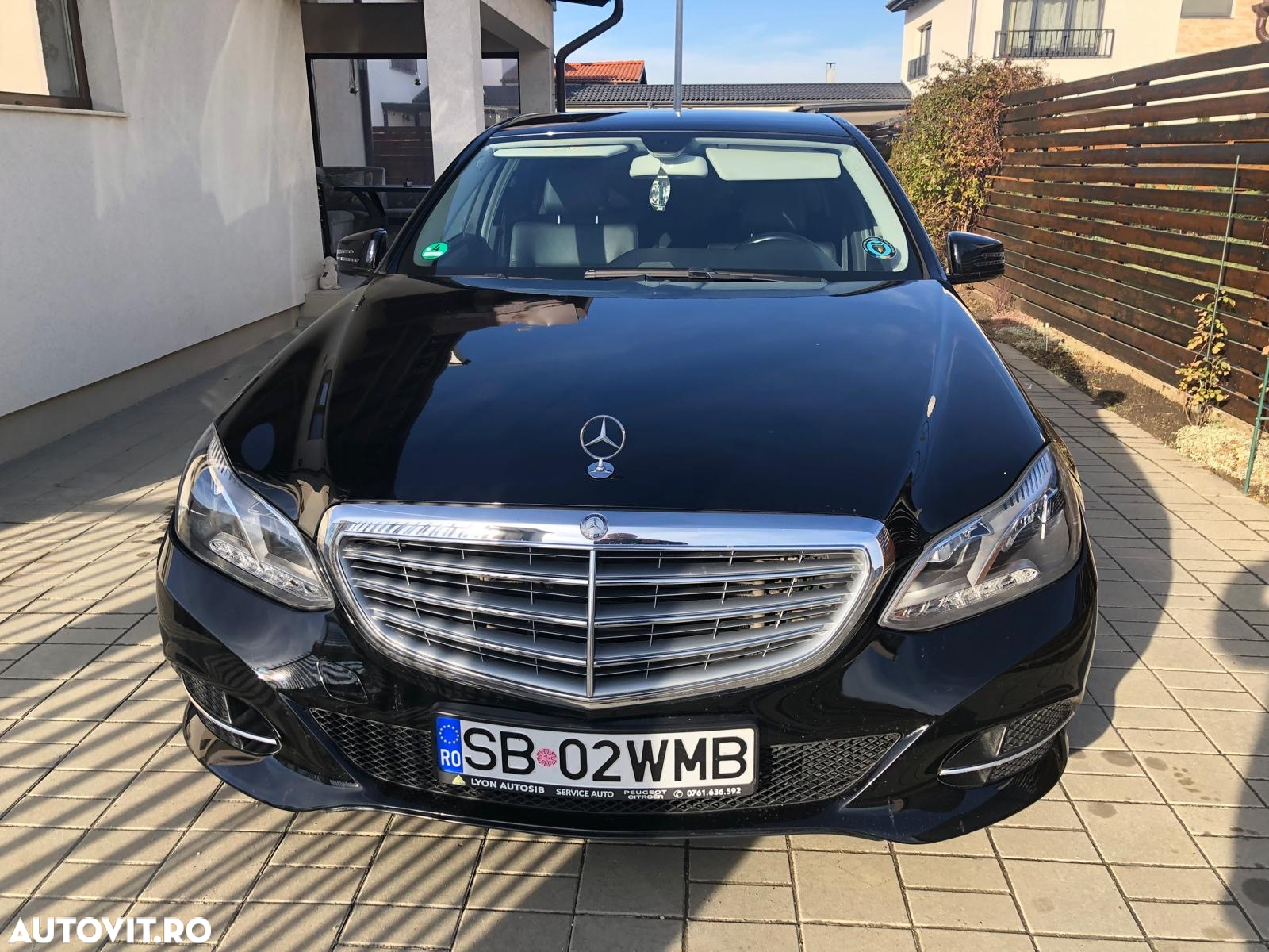 Mercedes-Benz E 200 BlueTEC 7G-TRONIC - 2