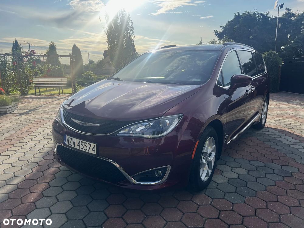 Chrysler Pacifica - 1