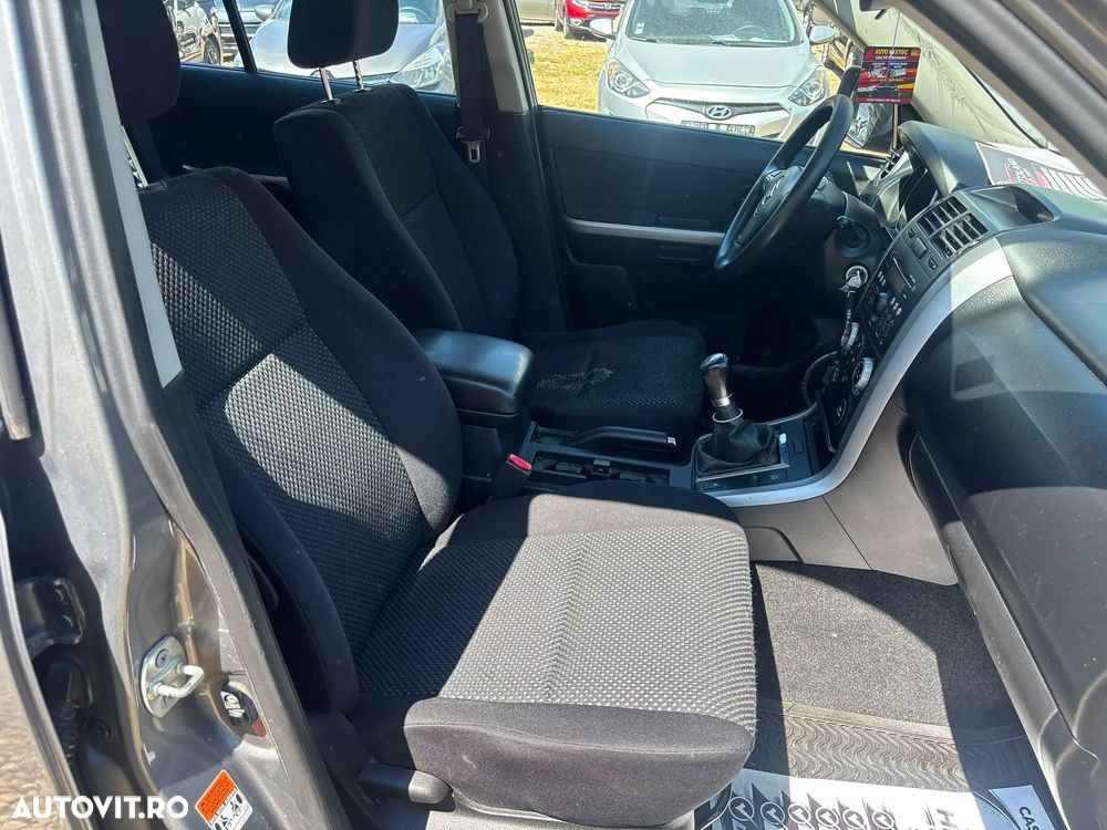 Suzuki Grand Vitara 1.9 DDiS Comfort + DPF Family - 9