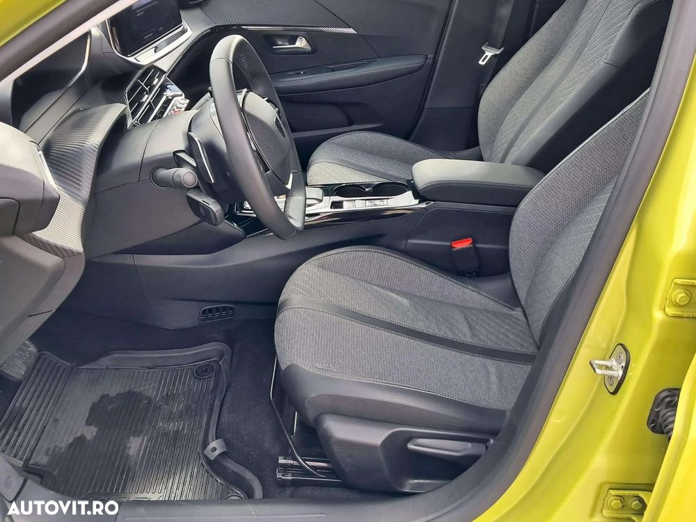 Peugeot 208 1.2L e-DCS6 MHEV Allure - 8