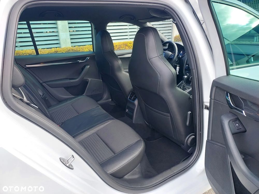 Skoda Octavia 2.0 TDI DSG RS - 18