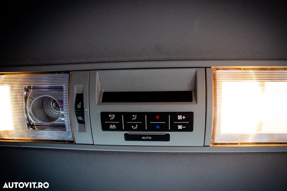 Volkswagen Caravelle - 13