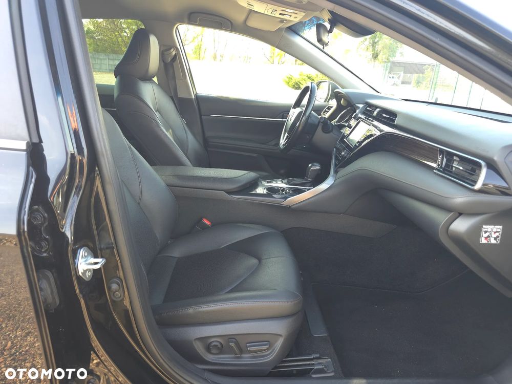 Toyota Camry 2.5 Hybrid Comfort CVT - 18