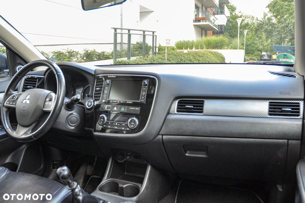 Mitsubishi Outlander - 12