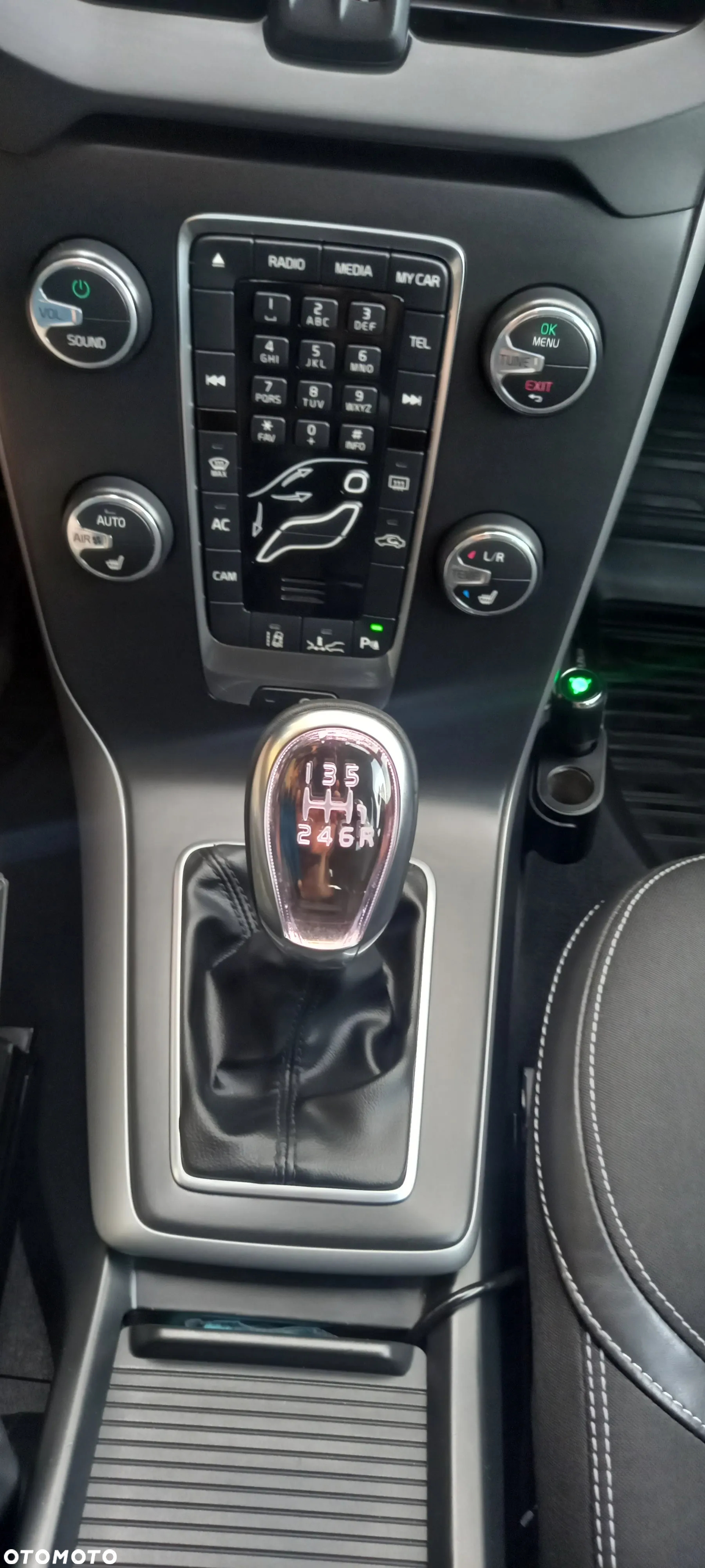 Volvo V40 D3 Momentum - 14
