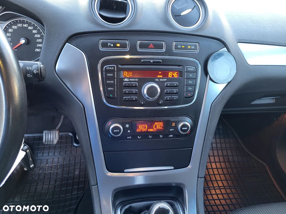 Ford Mondeo 2.0 EcoBoost Titanium - 16