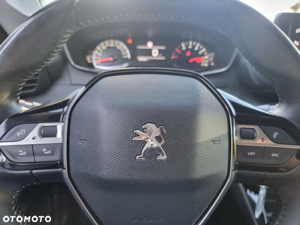 Peugeot 208 - 30