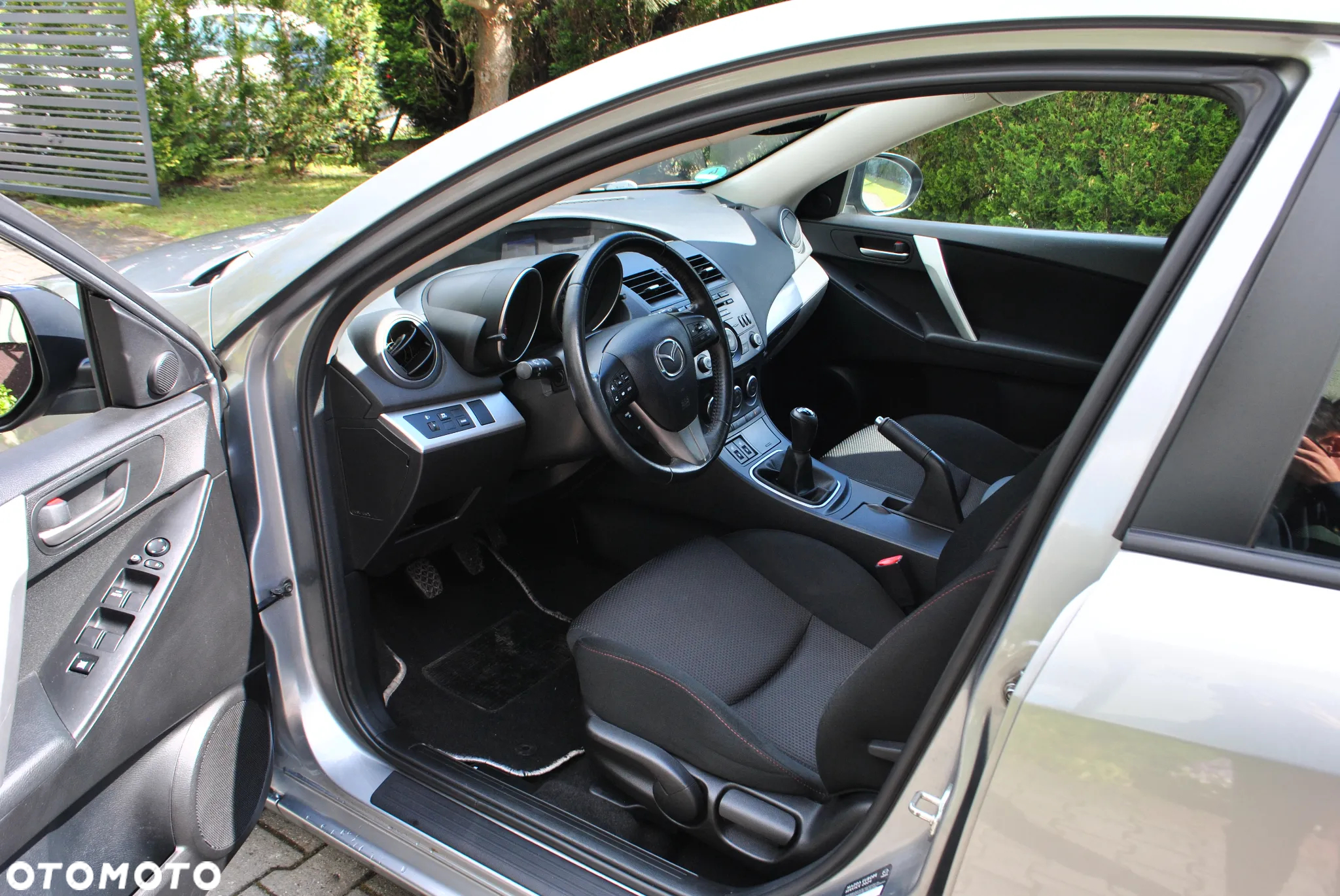 Mazda 3 1.6 Exclusive + - 21