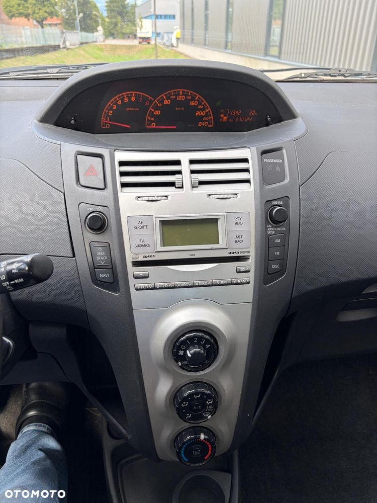 Toyota Yaris - 11