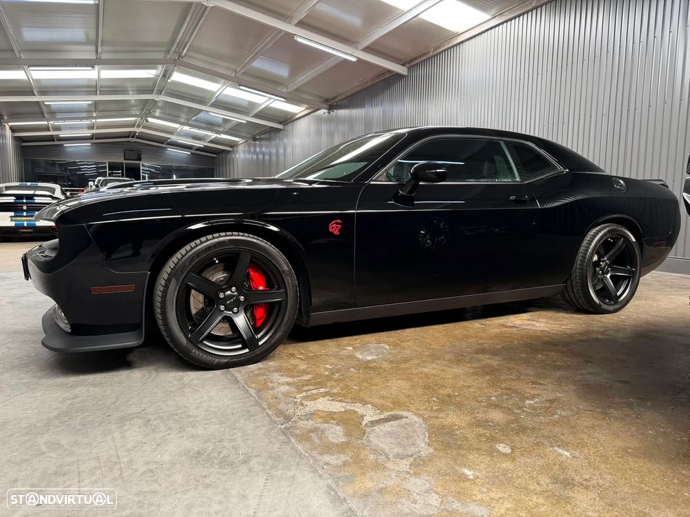 Dodge Challenger Auto SRT Hellcat - 4