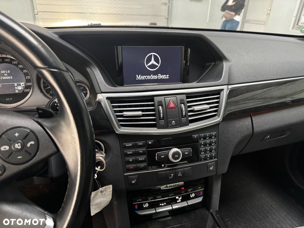 Mercedes-Benz Klasa E 350 CDI DPF 4Matic BlueEFFICIENCY 7G-TRONIC Avantgarde - 14