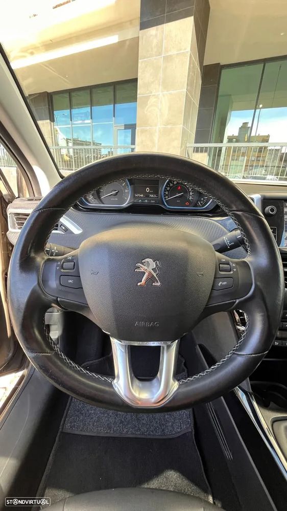 Peugeot 2008 1.2 PureTech Allure - 10