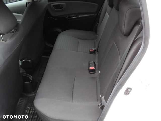 Toyota Yaris - 10