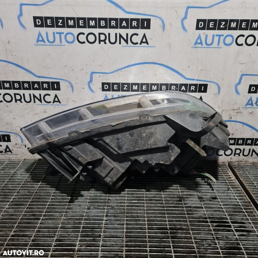 Far Stanga Dacia Sandero 2 Facelift 2016 - 2020 Hatchback 4 Usi (1327) Fara xenon ... - 2