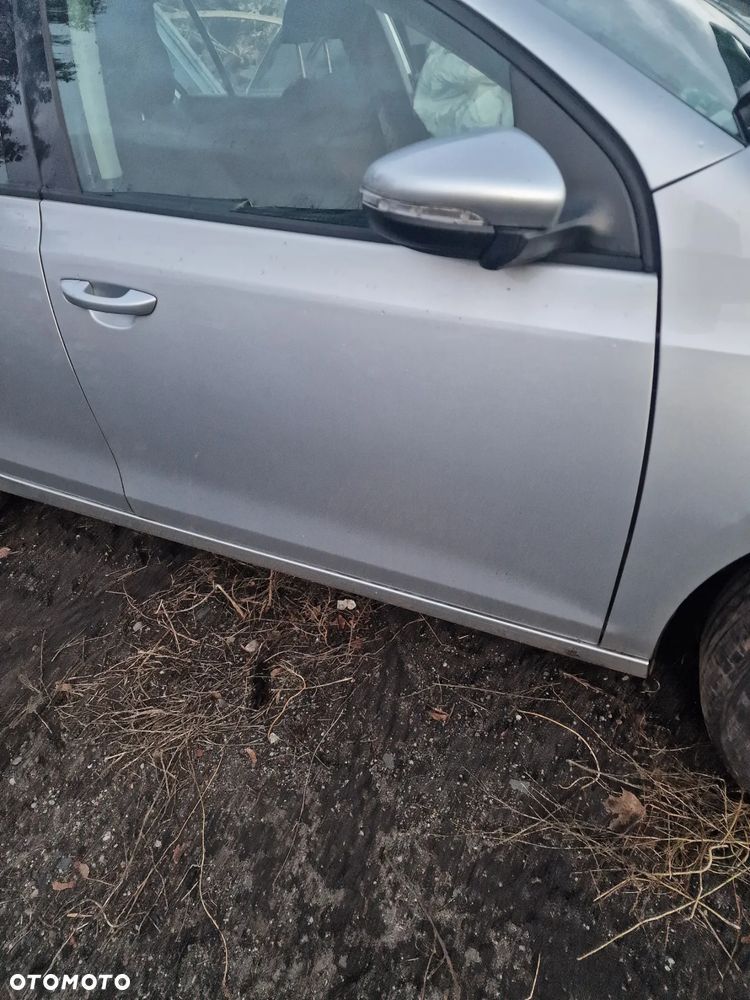 Drzwi prawy przód VW Golf VI HB w kolorze LA7W - 1
