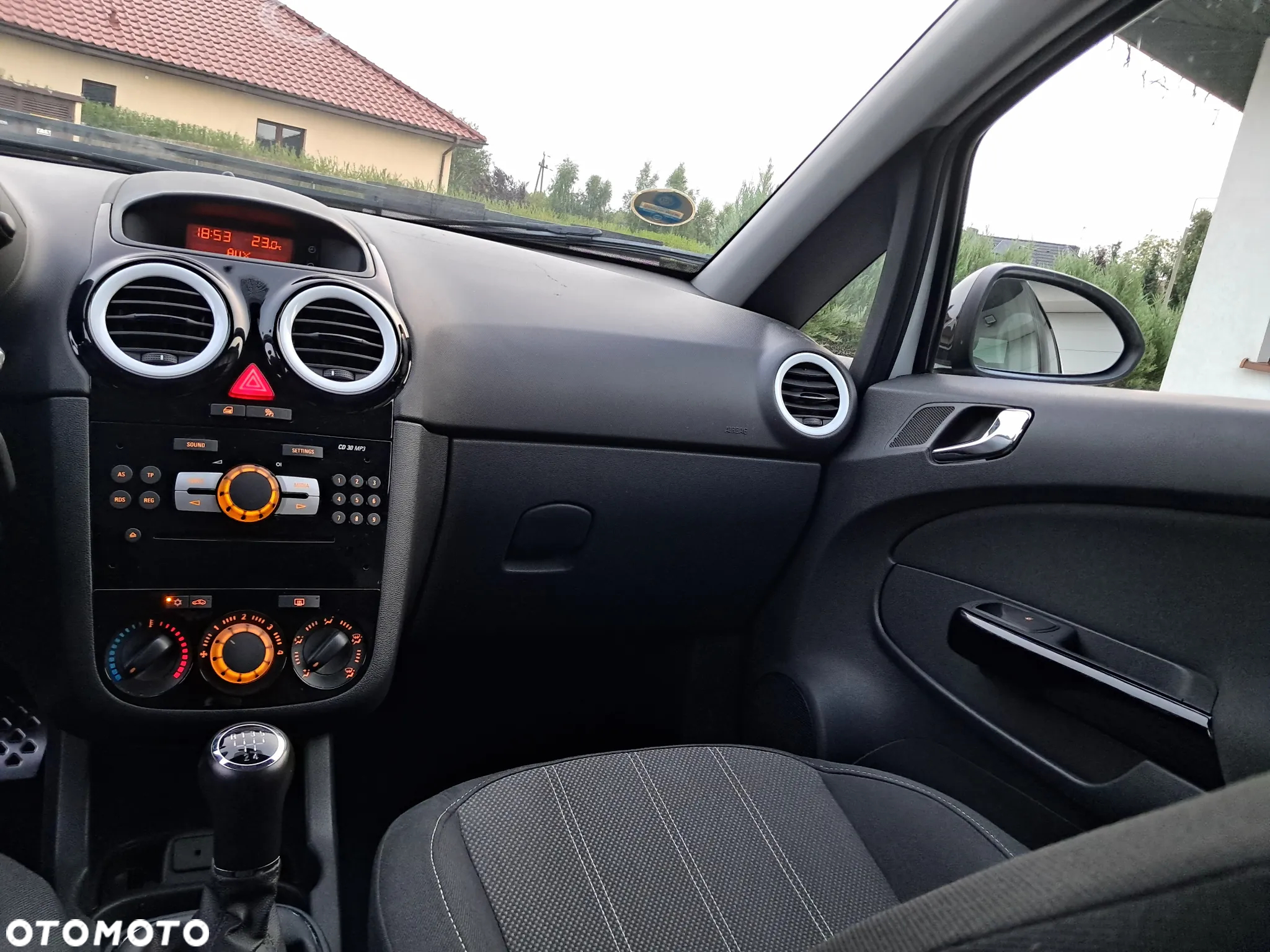 Opel Corsa 1.2 16V Cosmo - 24